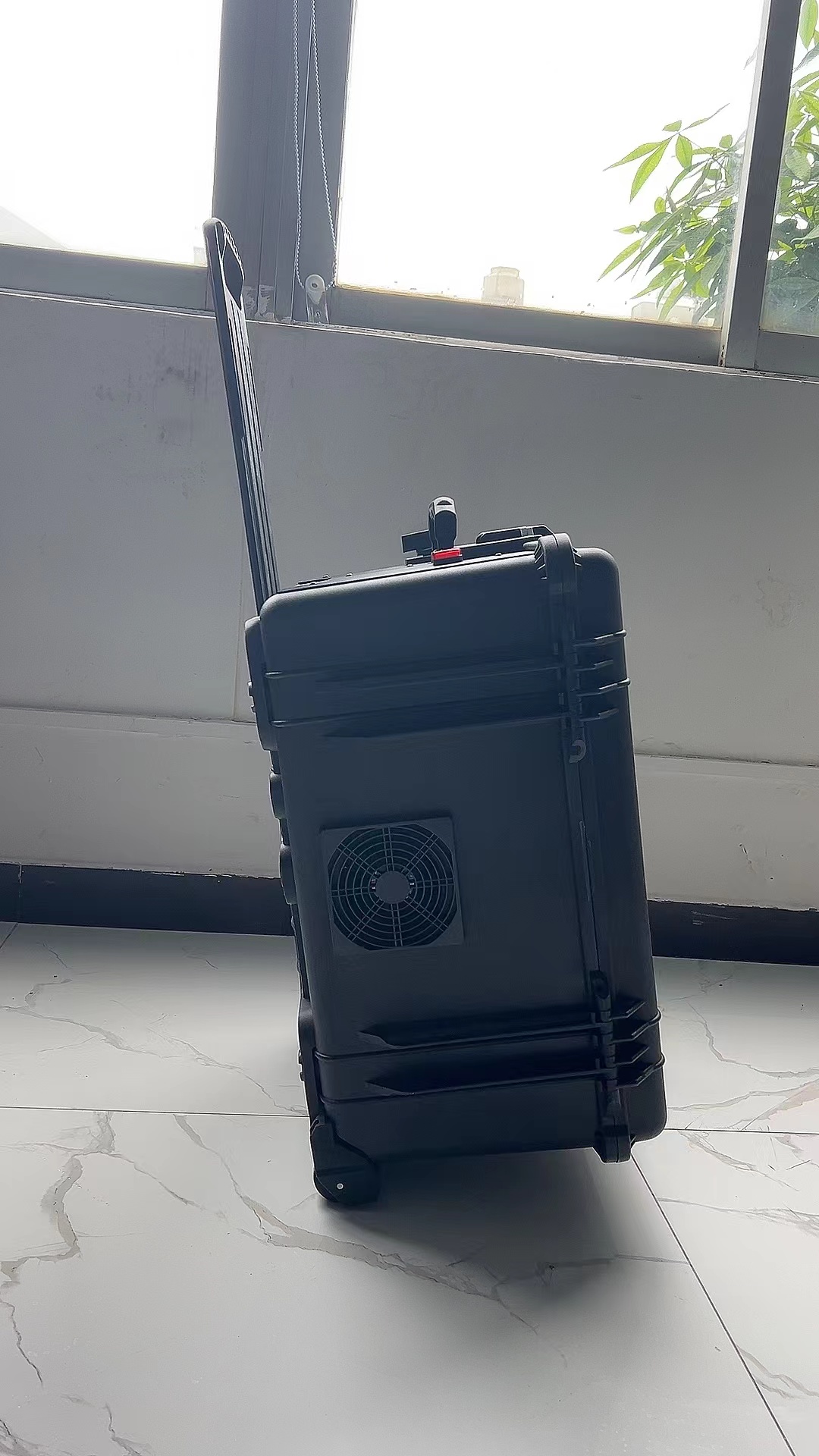 福绵手拉箱型移动通信干扰器